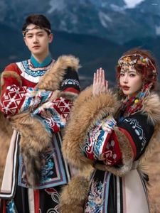Ubranie etniczne Tybetański haft haftowy Azang Trip Strzelaj para mody zaawansowany starożytny
