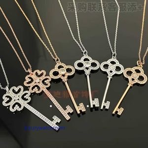 Luxury Tiffenny Designer Brand Pendant Necklaces The T family has the same model Four Heart Key Necklace of Full Sky Star and key necklace StarT hec ollarbonec haini sa