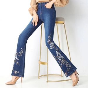 جينز نسائي عالية الخصر مضيئة خمر النساء الأزرق الأزهار التطريز جيب أمي سراويل الدنيم امتداد