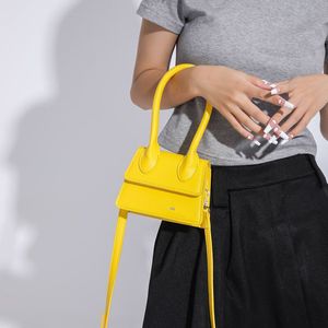 Designer -Tasche Le Bambino Crossbody Bags Umhängetasche modische große Kapazität Klassische echte Lederreisen für Frauen in mehreren Farben TE012 B4