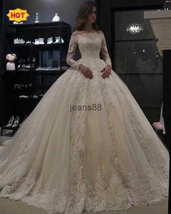 2023 Princess White Wedding Dress Lace Appliques Vintage Transparenta Long Sleeves Brudklänning Bollklänning Robe Mariage Dresses Elegant Summer Beach Boho Bride Gown klänning