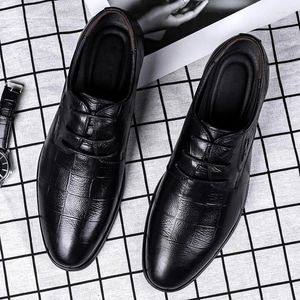 Sapatos casuais de couro genuíno retro-mocassins de luxo de escritórios confortáveis para homens de luxo masculino