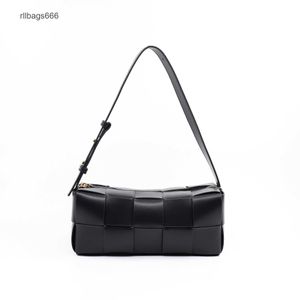 Personality Luxury Pillow Versatile Woven Womens Small bag Girl Bag Oblique Shoulder Bags Venata Straddle Cassette 2024 tote Classic Bottegaas Fashion One QXXR