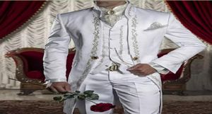 Vit broderi en knapp Mens bröllopsdräkter för brudgummen 3pieces klassisk monterad tailcoat groom the Men039s Suits Jack5706433