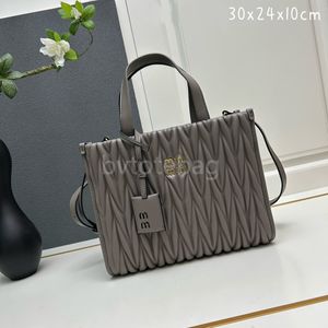 2024 Muii Bags Designer Tote Mag Сумка с плиссированной текстурной сумкой сумка для крови мешки для тела женщины цепная сумка роскошная кожаная кожа белая кошелька сумки