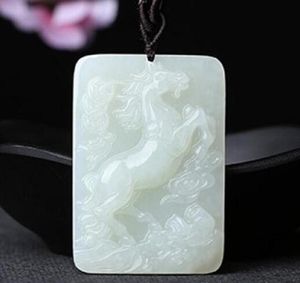 2022 Natural Jade White Jade Pendant Staty smycken amulet häst till framgång8271584