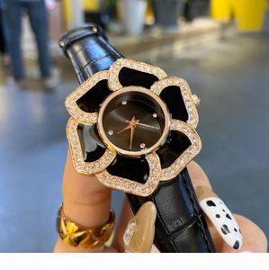 Популярные повседневные бренды Quartz Watch Watch for Women Girl Crystal Flower Style Teather Best Watch CHA40490498