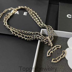 Svart lyxdesigner hänge halsband utsökt design charm kärlek gåva halsband hösten ny tjej smycken retro design bröllop fest hög kvalitet halsband