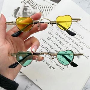 Outdoor Eyewear INS FODE METAL-Rahmen Hip Hop Punk herzförmige Sonnenbrille Schatten Ultra-kleiner Sonnenbrillen