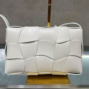 Wave Dokuma Omuz Çantası Cadılar Bayramı Çantası Tasarımcı Crossbody Çanta Düz Örgü Geometrik Flep Messenger Çantası Yüksek Kaliteli İnek Külonu Gerçek Deri Kese