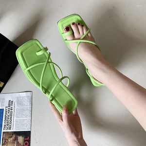 Scarpe da abbigliamento 2024 Donne estive verdi Sandalo due indossando una fascia stretta all'aperto Ladies High Weel Slides Flip Flop Zapatos Mujer