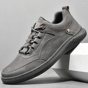 Sapatos casuais Shoes genuínos de couro genuíno renda de tendência de tendência de tendência ao ar livre tênis britânicos altos tênis mocassins