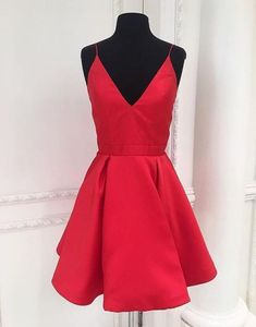 Billige burgunderale kurze Heimkehrkleider feiner Schultergurt bescheidene Cocktail -Party -Kleid Dunkel gegen Neck 8. Klasse Prom -Kleider5746490