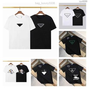 T-shirts för män kvinnor tee sommarkläder designer vintage skjortor streetwear hand tryck bomull tshirt casual mens tee skjorta