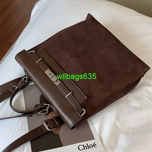 Leather Backpack Bags Trusted Luxury Ky Handbag Sheldonbag 2024 New Niche Matte Retro Womens Single Shoulder Crossbody Carrying Backpack have logo HB7TJ9