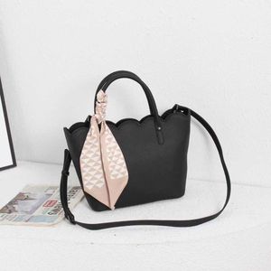 White-collar Commuting Profional Leather Tote Bag for Womens Leisure Niche Texture Top Layer Cowhide Hand-held Crossbody