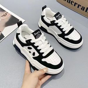 Autunno Internet Celebrity Panda Scarpe femminili versatili torta spugna di spugna spessa Sole piccole scarpe bianche Scarpe per studenti Scarpe sportive casual