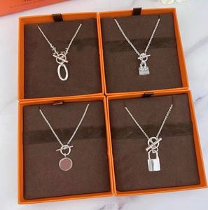 Designer Piatta Pendant Naso Neccante Women OT Fibbia Lock Silver Neccone in acciaio inossidabile in acciaio inossidabile Circle a testata Tag della catena delle clavicoli regalo