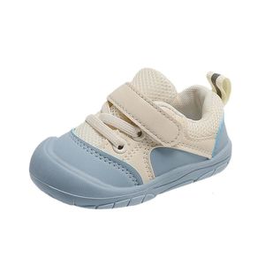 Baby Walking Shoes menino e menina solas macias Antiskid Childrens Sneaker Mesh Acessórios respiráveis 240426