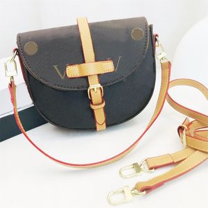 Kvinna sadel axelpåsar mini handväska designer väska blommor crossbody väskor mode sadlar handväska handväskor brev läder 2024