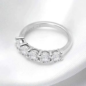 Gdmy Solitaire Ring White Gold D Cor anel de moissanita de 4 mm de 4 mm para mulheres 1,5ct partida de pedra Diamond Bride S925 Sterling Silver GRA D240419