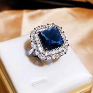 Solitaire Ring Luxury Deep Blue Solitaire Rings for Women Engagement Noble Female Finger Ring Reg Regalo classico Gioielli D240419