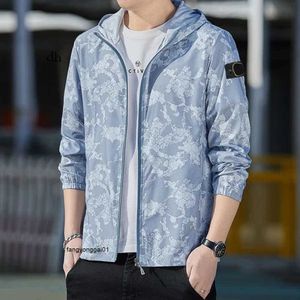 Fashionable Mens Hooded Sun Protection Clothing Summer Thin Camouflage Coat Män och kvinnor Solskyddande utomhusfiskekläder Stenjacka 905