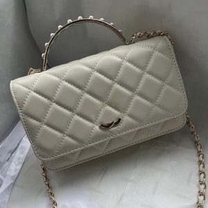 Retro Trend Leather Diamond Women's Luxury Clamshell Small Square Bag Pearl Handle Luxury Hardware Metal Single Chain Single Shoulder Crossbody Dinner Bag Pures 20