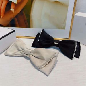 Barrettes Clip per capelli Barrettes Black White Women Barrettes Bowknot Diamond Designers Clips Fashion Letter Pearl Girls Hair Barrette 2Co