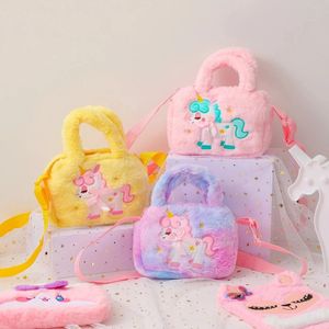 Çocuk Unicorn Nakış Peluş Peluş Crossbody Cüzdanlar ve Çantalar Küçük Kızlar Gökkuşağı Kabarık Çanta Sevimli Karikatür Furry Omuz Çantası 240418