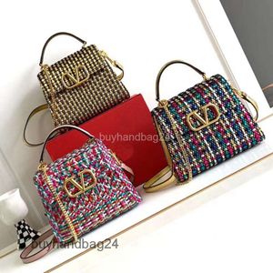 Summer 2024 Designer Borse ValentyNo VSLINGS Borse per eventi Stud Vlogo Nuovo tote a V-Button Tote Hollow Hollods Holdhell Crossbody CrossBody Cashibile borse alla moda