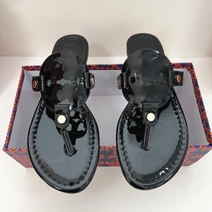 Tori Sandal TB Designer Toryburche امرأة النعال المحافظات Flip Flops Tori Birch Beach Shoes Black Brown Matte Geneine Summer Summer Slippers 108