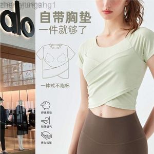 Desginer Alooo Yoga Aloe Top Shirt Clothe Short Woman Sports Suit Womens Quick Dry Running Casusleeves with Chest Pads Short Cross Fitness Top Summer