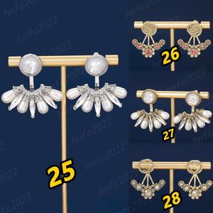 Retro Pearl Flower Doppelbuchstaben Ohrstolder Ohrring für Frauen Internet Promi Style Back Hanging S925 Silbernadelohrringe mit Originalbox Schmuckversorgung