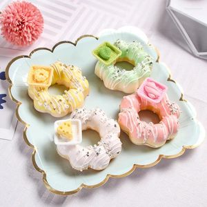 Dekorative Blumen 4pcs künstliche Küche Frucht Kuchen Dessert gefälschte Lebensmitteldekoration POGRAGHE PRO SIMULATION COKE MODELLE TEA TABELLE