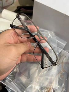 Güneş Gözlüğü Çerçeveleri Alman tasarımcı gözlük markası: menteşeli kollarla unisex style müşteriye özgü bağlantı