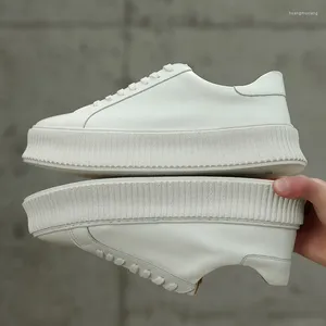 Scarpe casual vera pelle in pelle spessa maschera da maschi coreani da uomo 2024 sneaker sneaker traspiranti primaverili