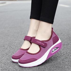 Sapatos casuais femininos grandes malhas leves tênis respiráveis de moda almofada de ar de moda