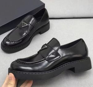 Design Männer Kuh Leder Slip-on-Kleid Hochzeit Schuh Mode Plattform Schuhe formelle Anzug Schuh Dicke Sohle Moccasins Sleader Business Office Schuh Freizeitmänner Oxfords, 38-45