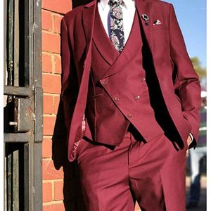 Garnitury męskie czerwone, swobodni eleganccy mężczyźni wycięcie lapel szczupty blazers hombre wysokiej jakości niestandardowy 3 -częściowy zestaw kurtki kamizelki spodni kostei homme
