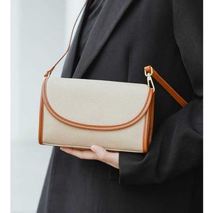 Tofu 2024 Bun Head Layer Cowhide Mobiltelefon Bag Lättig liten fyrkantig mjuk läder en axel Slim Rem Crossbody