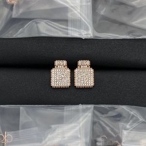 Orecchini d'argento Studina di moda Orecchini Orecchini dorati Orecchie di orecchini Donne 18k Diamond Wedding S Rhinstone Dance Drop Delivery S ha francobolli Gioielli regalo di compleanno retrò