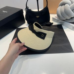 Visors Designer Hat Luxury Visors Temprament Wersatile Women Summ Sun Sun State Hats Регулируемая бейсбольная шапка на открытом воздухе солнцезащитный крем.