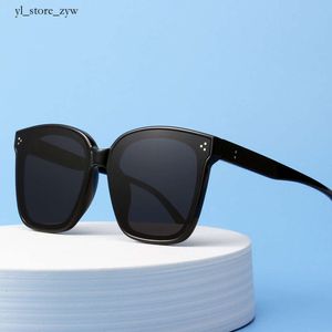 GM solglasögon brädram ram ny mode trend internet kändis samma stil glasögon uv resistenta nylon solglasögon grossist för kvinnor mild monster 5807