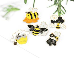 Cartoon Bee Honey Brooches Sweet Creat Creative Enamel Pins Rackpack Lape Denim Badges Модные украшения Высокие подарки для FRIE4706170