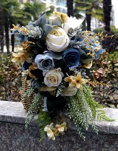 Bröllopsblommor 2024 Navy Bridal Bouquet With White Grey Roses Nature Initial Charm Silk for Party Matrimonio