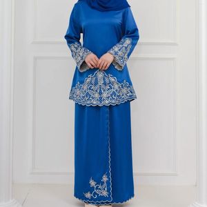 Etniska kläder Kvinnor vårbroderi Muslim set långärmad turkiska toppar kjolar Abaya solid islamiska 2st Baju Kurung malaysia set