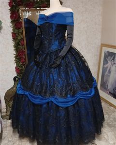 Винтажная выпускная платья принцессы Черно -королевское синее готическое вечернее платье для женщин с плечевого кружевного пола.