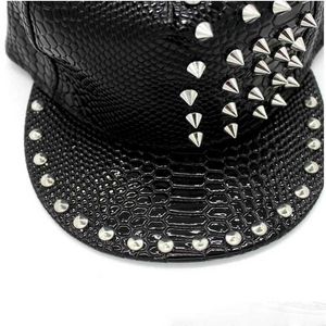 Ball Caps in stile coreano Nuovi rivetti Snakeskin in pelle PU CAP BASBALLA BASBALLE MENA E DONNE COPPIA HIP HOP HIP HP HIP Hop Flat Brim Hat Wholesale