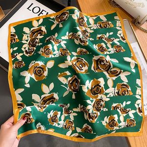 100% realer Seidenschal Frauen elegant floraler drucken foulard halsband weibliche kleine quadratische schals feen kerchief cine 240323